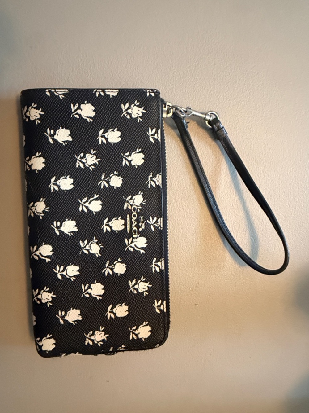 Coach Black and White Floral Wristlet with Removable Strap in very good cond.